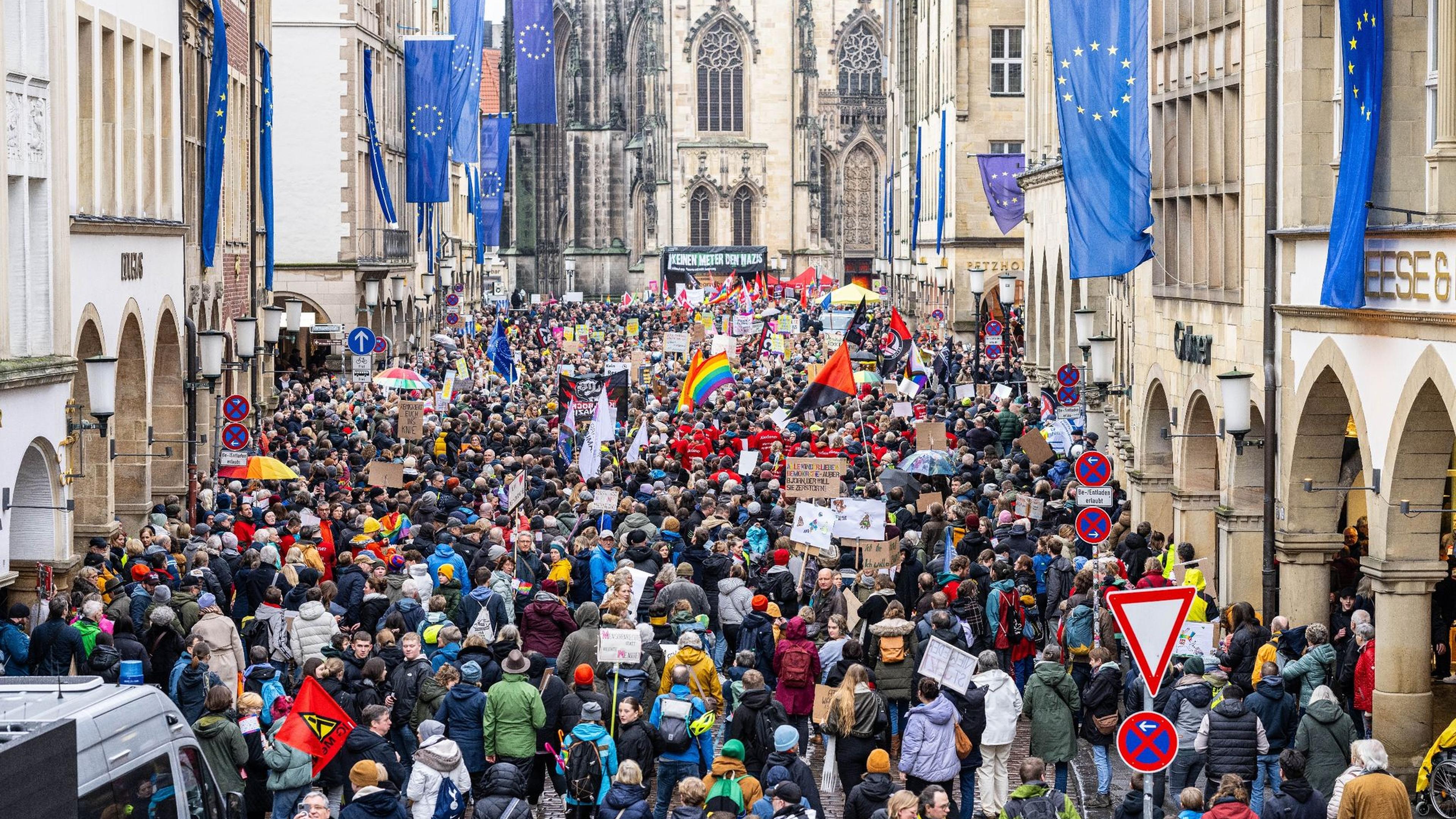 Proteste Gegen Afd Reul Mit Polizeieinsatz Nicht Zufrieden Aachener